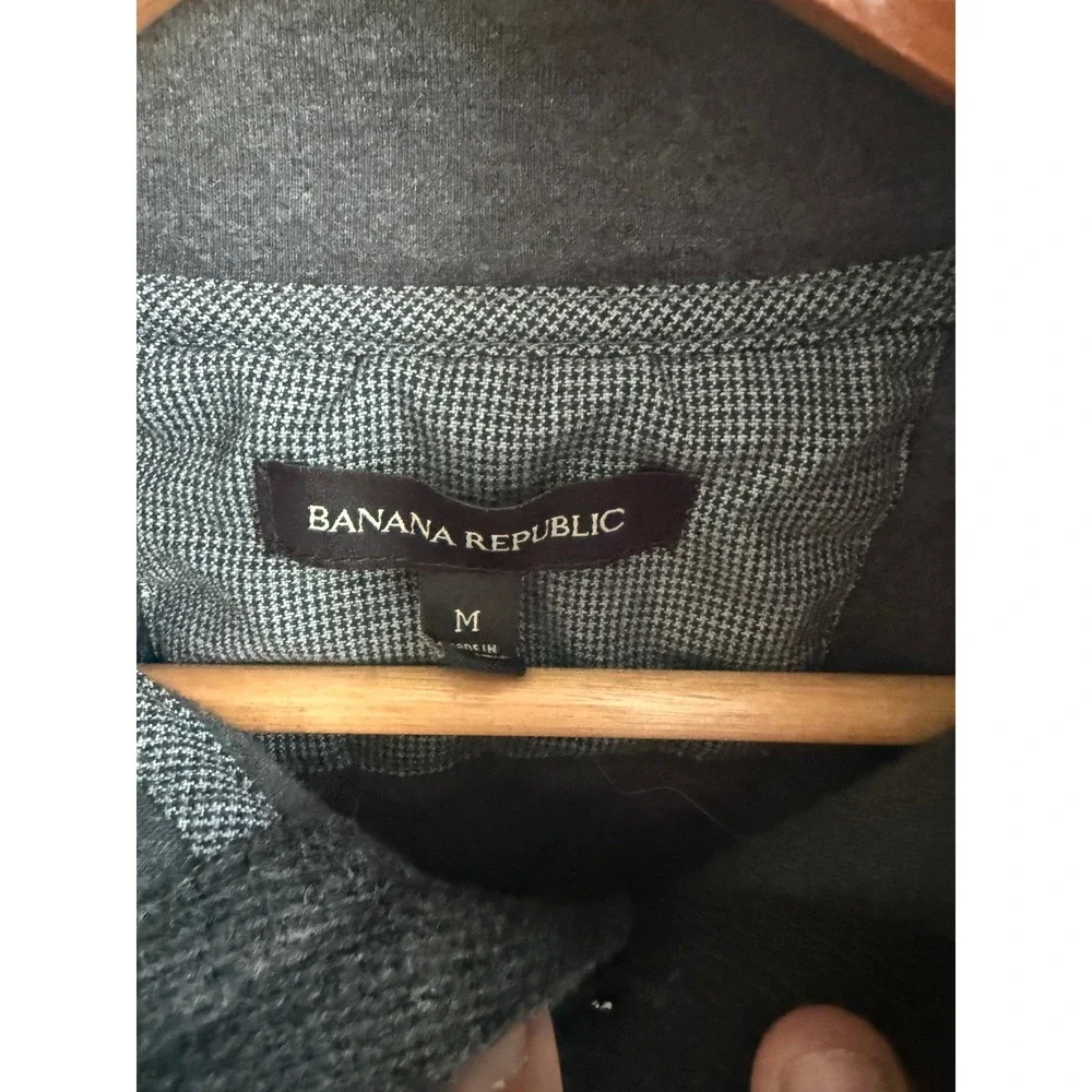 Banana Republic Mens Medium Charcoal Gray Button Mock Neck Quilted Yoke Pullover